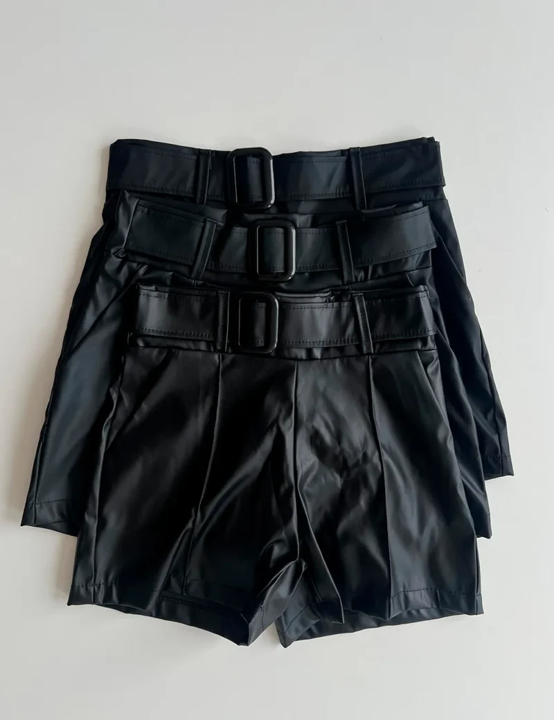 Short Couro Fake