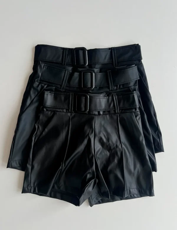 Short Couro Fake