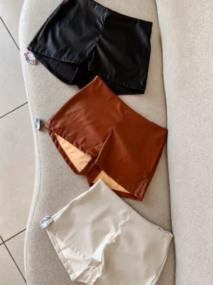 Short Atena Couro Fake
